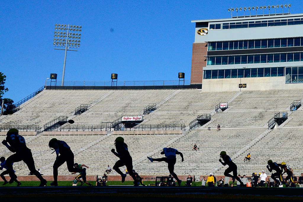 The special teams unit rushes across the field (copy)